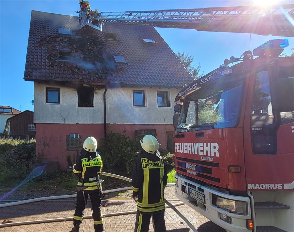 Die Feuerwehr ist bei einem Einsatz in Engelsbrand gefordertFoto: Einsatz-Report 24