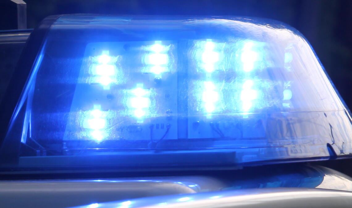 Die Feuerwehr kann ein brennendes Auto so löschen, dass es nicht komplett zerstört wird. Symbolfoto: Archiv/Disselhoff