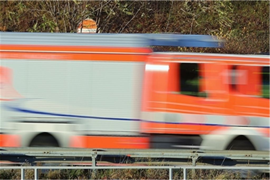 Die Feuerwehr konnte den Brand schnell löschen, verletzt wurde niemand beim Brand in einer Asylbewerberunterkunft in Ispringen. Symbolbild: Huber