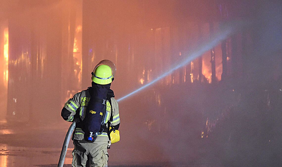 Die Feuerwehr konnte die Halle in Lomersheim nicht mehr retten. Foto: Archiv/Myroshnichenko