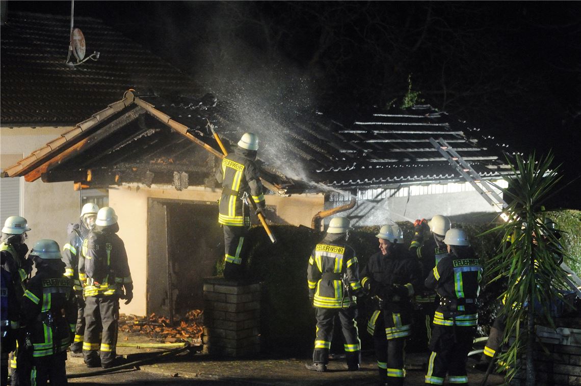 910_0008_142294_vh_Brand_Schuetzingen_Nebengebaeude_3