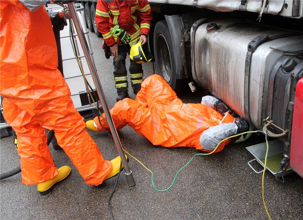 910_0008_130590_rkue_Diesel_ausgelaufen_Lkw_Tank_Wiernsh