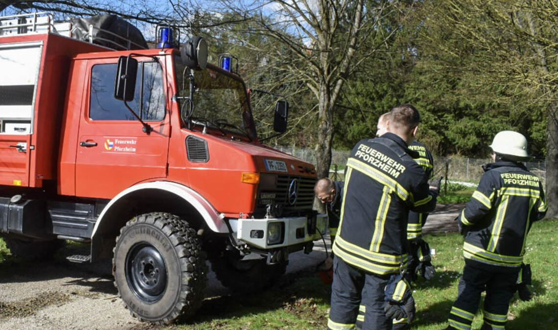 Die Feuerwehr rettet am Montagnachmittag einen Jungen. Foto: Myroshnichenko