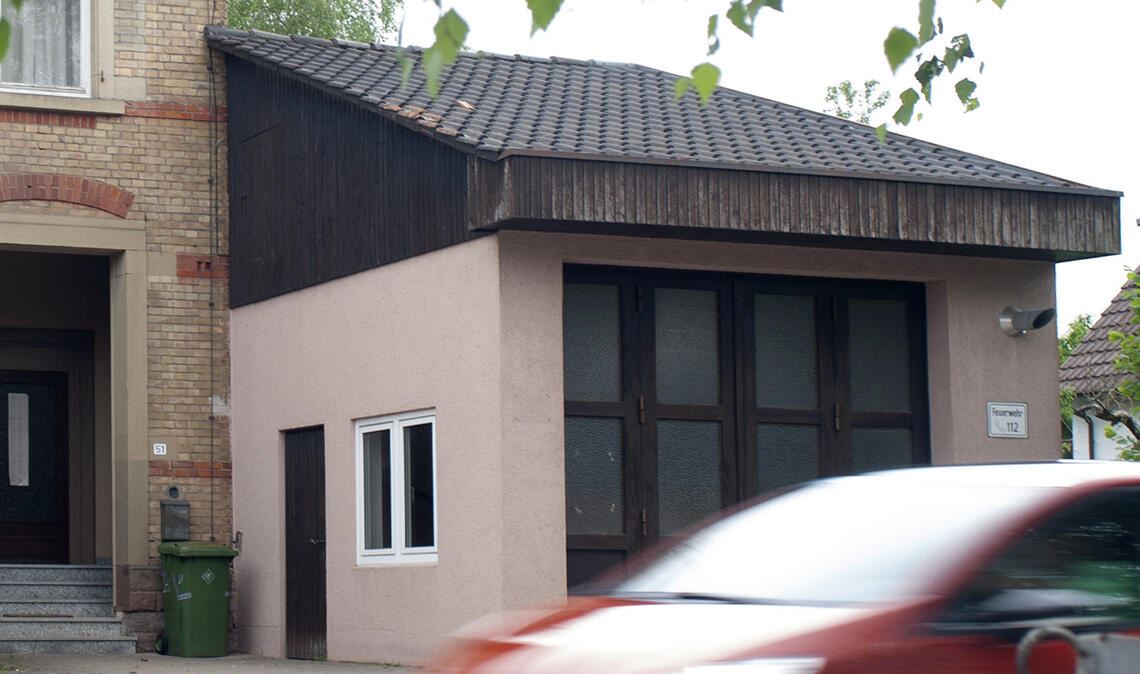 Die Feuerwehrabteilung Kleinvillars nutzt Teile des Gebäudes Hauptstraße 51 und eine angebaute Garage. Foto: Archiv