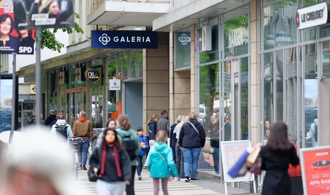Die Filiale an der Breiten Straße in Köln steht ebenfalls auf der Liste. (Archivbild)