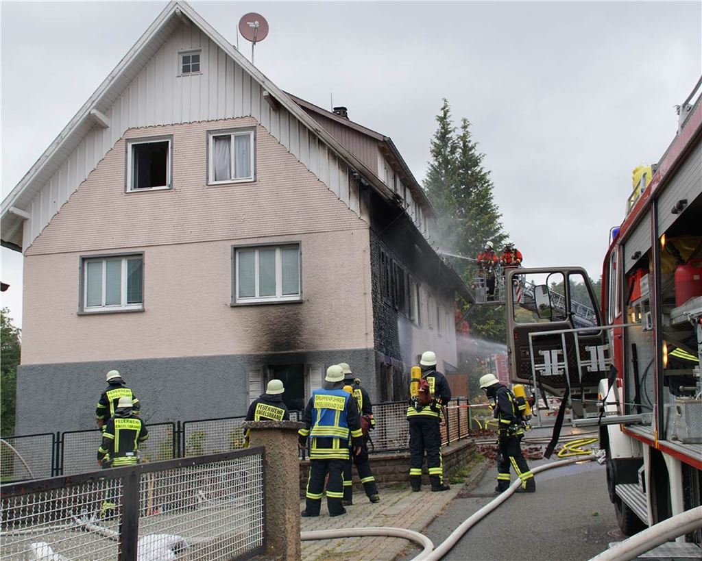 Engelsbrand: Wohnungsvollbrand in einer Asylunterkunft - hoher Sachschaden