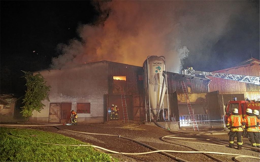 Heulager geht in Flammen auf