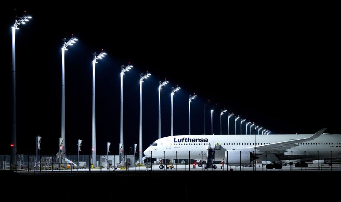 Die Fluggäste mussten in der Maschine übernachten (Symbolbild).