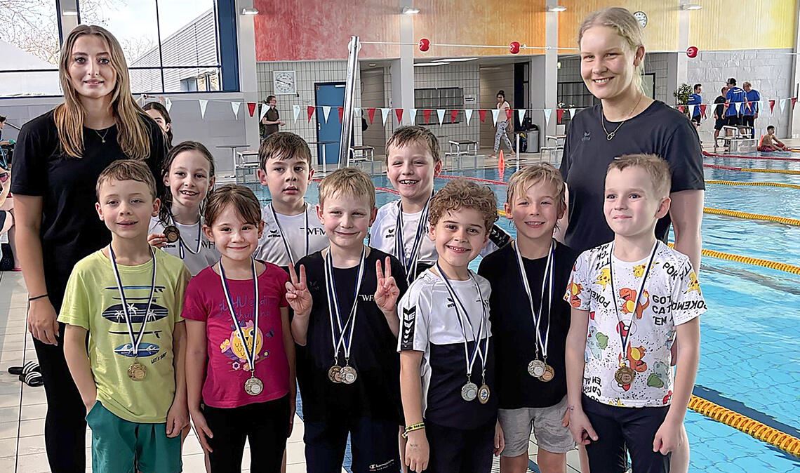 Die Fördergruppe der Wasserfreunde Mühlacker mit ihren Trainerinnen. Fotos: Wasserfreunde/privat