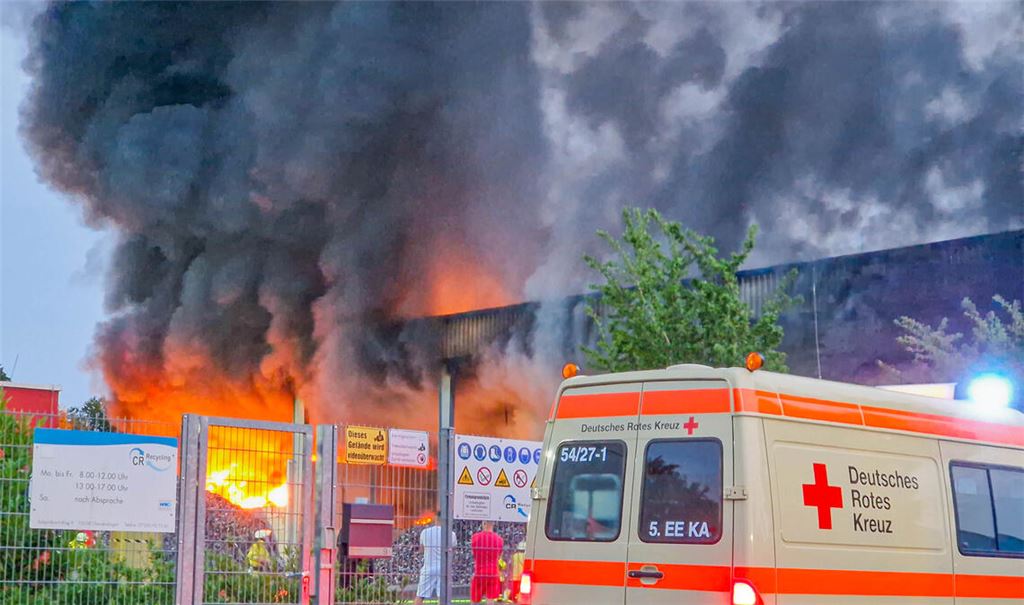 Die Folgen des Großbrands in einer Flehinger Recyclingfirma sind noch nicht vollständig aufgearbeitet. Foto: Archiv/Einsatz-Report24