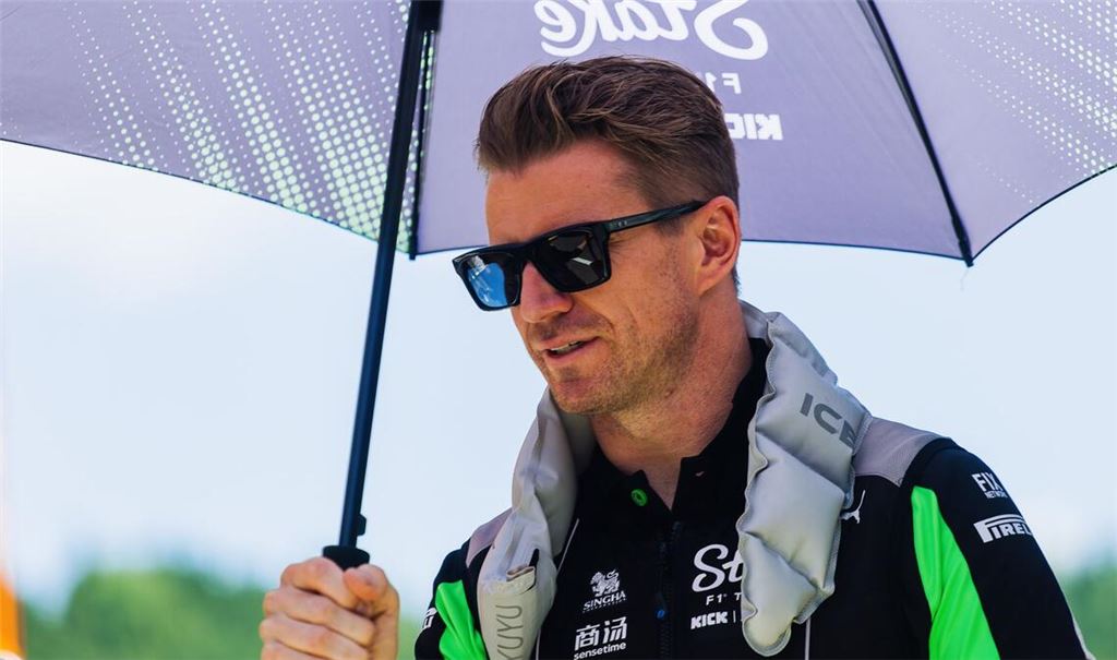 Die Formel-1-Piloten um Nico Hülkenberg suchen im schwülheißen Singapur nach Abkühlung.