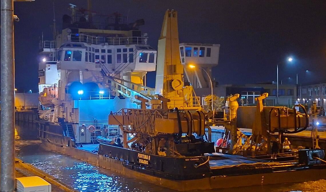 Die „Fortuna B“ liegt im Hafen von Cuxhaven.