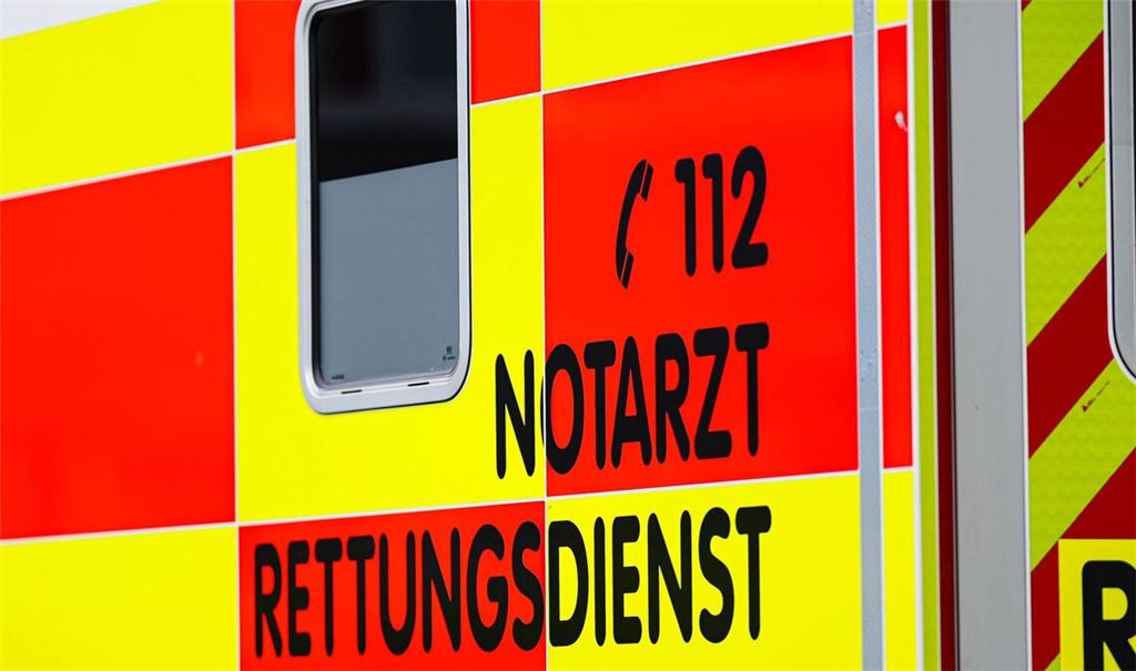 Die Frau wurde so schwer verletzt, dass sie noch an der Unfallstelle starb (Symbolbild).