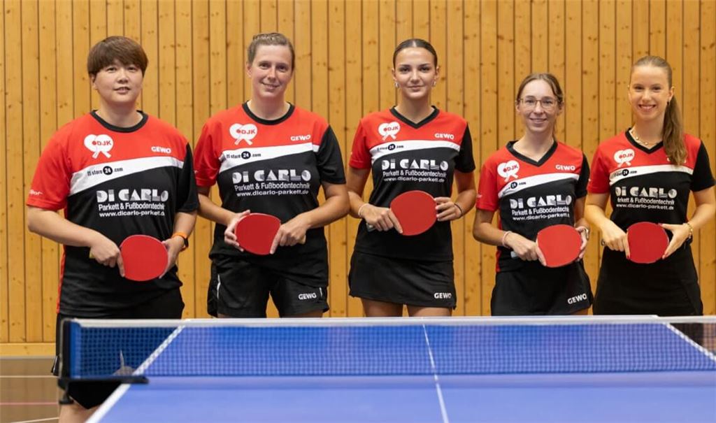Die Frauen des DJK Sportbund Stuttgart sind bereit für den Saisonstart am Samstag. Von links: Mitsuki Yoshida, Alexandra Schankula, Fatme El Haj Ibrahim, Ronja Mödinger und Paulina Friebe. 