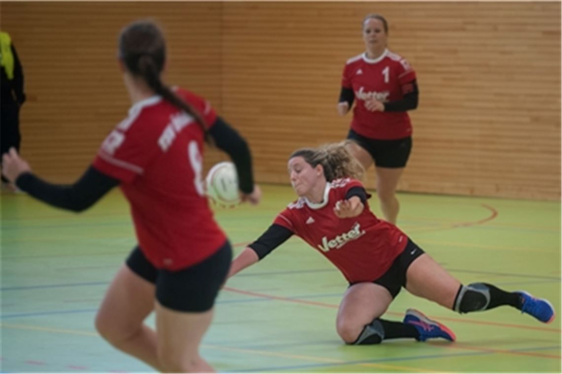 Die Frauen des TSV Ötisheim müssen in den Heimspielen gegen Unterhaugstett und Gärtringen alles aus sich herausholen, um die beiden Siege einzufahren. Foto: Fotomoment