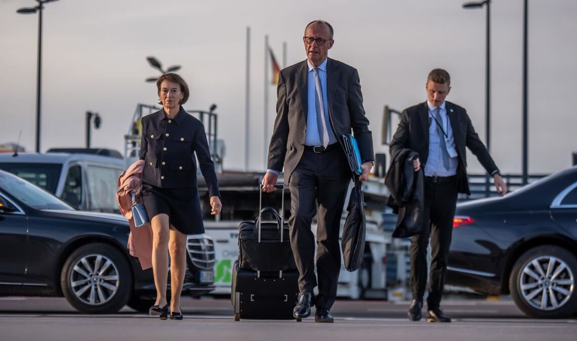 Die Friedensbemühungen in Gaza, der Ukraine-Krieg und die Steuerung der Migration dürften zu den Hauptthemen des Antrittsbesuchs von Bundeskanzler Friedrich Merz in der Türkei zählen.