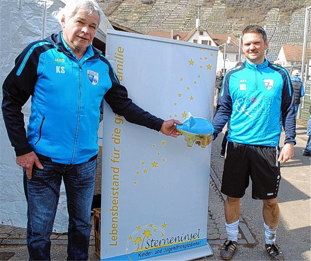 Fußballer sammeln für soziale Zwecke