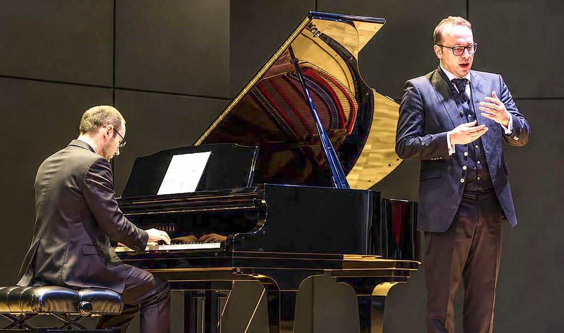 Die Gala der Gottlob-Frick-Gesellschaft in der Erlentalhalle ermöglicht dem Publikum die Begegnung mit dem weltweit gefragten Tenor Daniel Behle. Fotos: Bastian