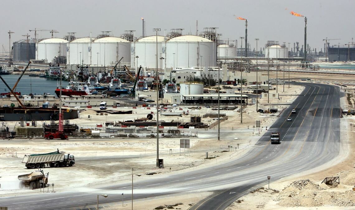 Die Gasanlage im Industriegebiet von Ras Laffan in Katar ist nach Angriffen stark beschädigt.