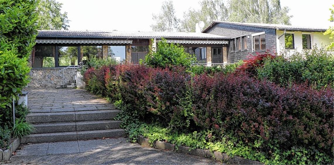 Tiertherapie, Mähroboter und ein Eklat