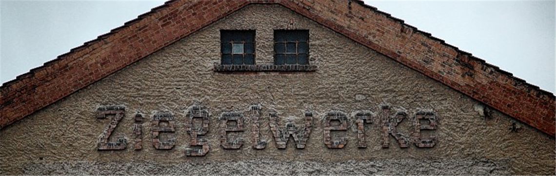 Die Gebäude der Ziegelei werden dem Erdboden gleichgemacht, doch der gemauerte Schriftzug soll für die Nachwelt erhalten bleiben. 