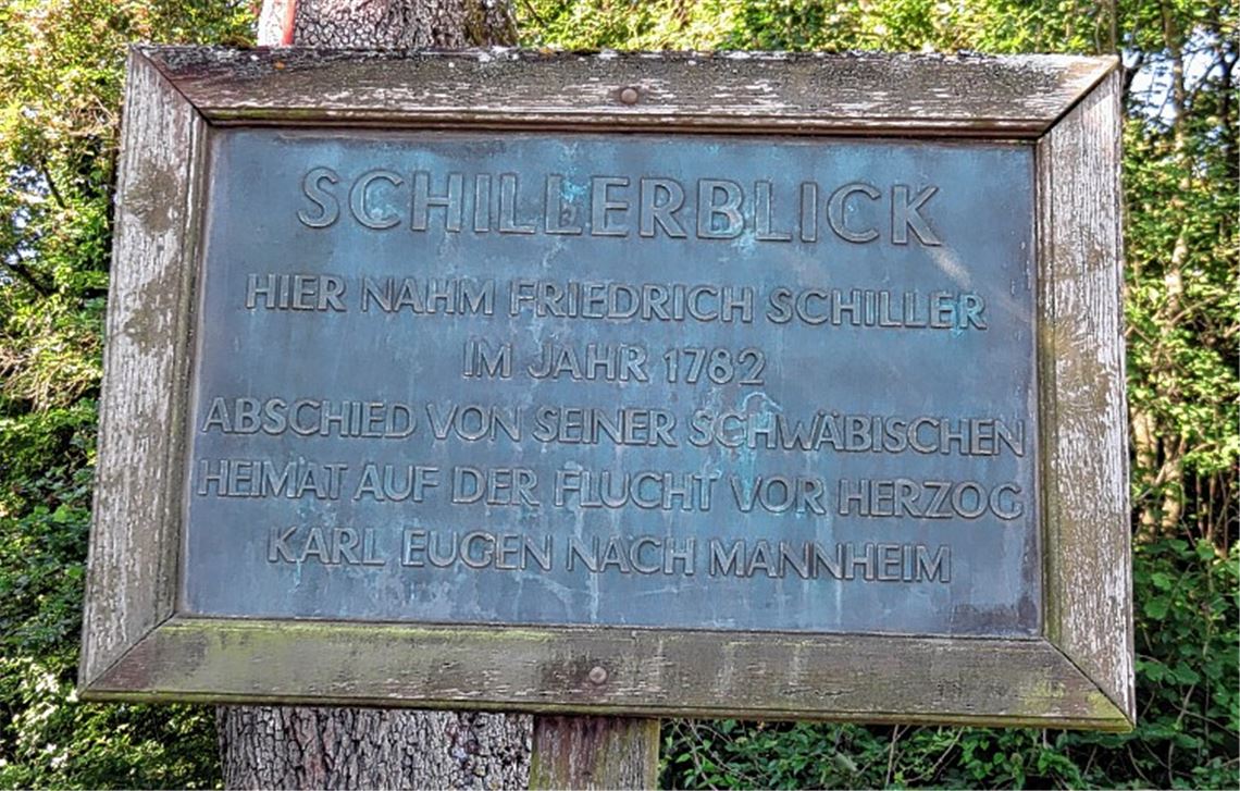 Die Gedenktafel am Platz oberhalb der Knittlinger Beethovenstraße.Becker