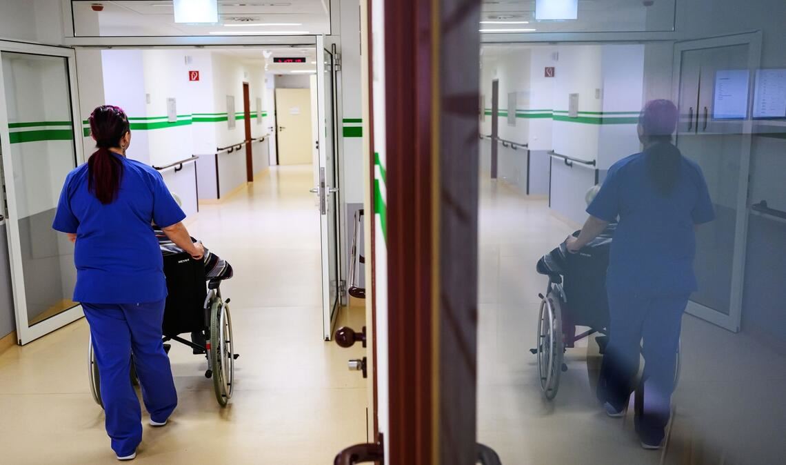 Die Gesundheitskosten sind hoch - wo wird der Rotstift angesetzt? (Symbolbild)