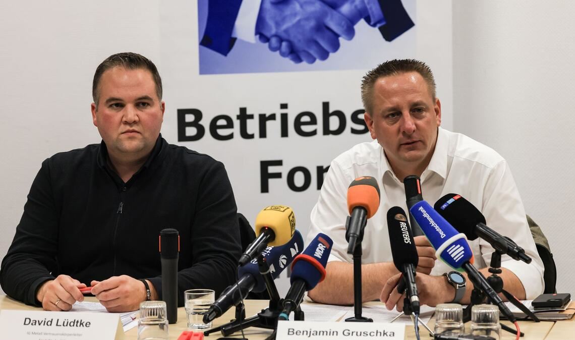 Die Gewerkschafter David Lüdtke (links) und Benjamin Gruschka (Archivbild)