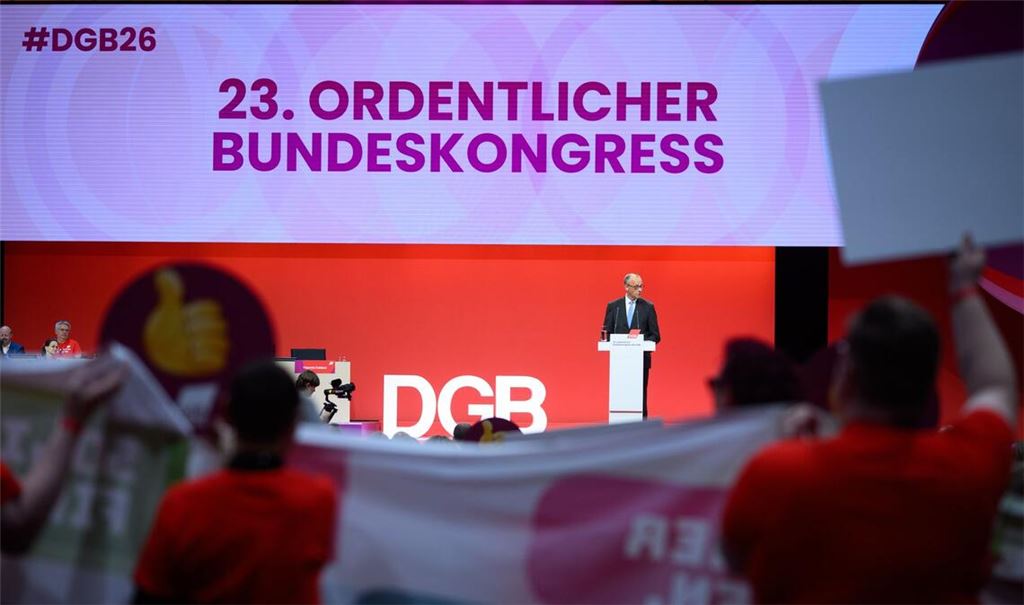 Die Gewerkschafter bereiten dem Kanzler einen eiskalten Empfang.