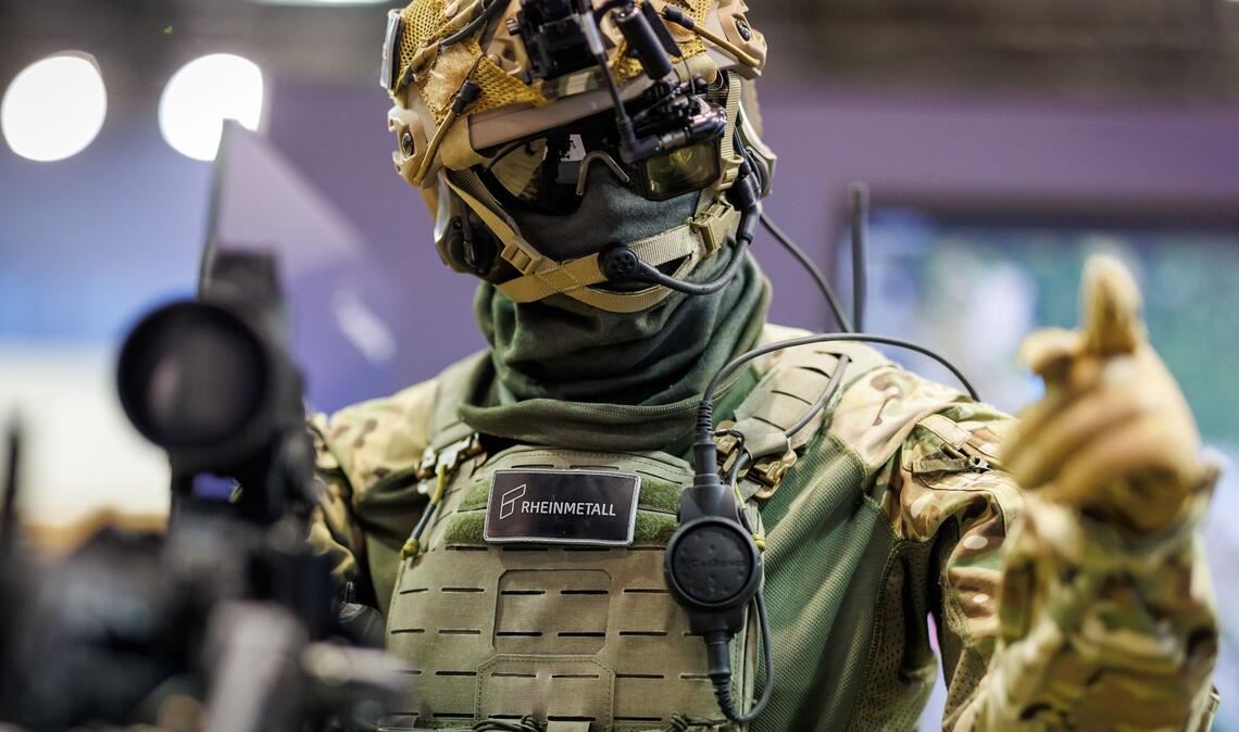 Die Gladius genannte Kampfausrüstung von Rheinmetall auf der Nürnberger Sicherheitstechnik-Messe Enforce Tac 2025. Ähnlich sieht die nun bestellte Bundeswehr-Ausrüstung aus. (Archivbild)
