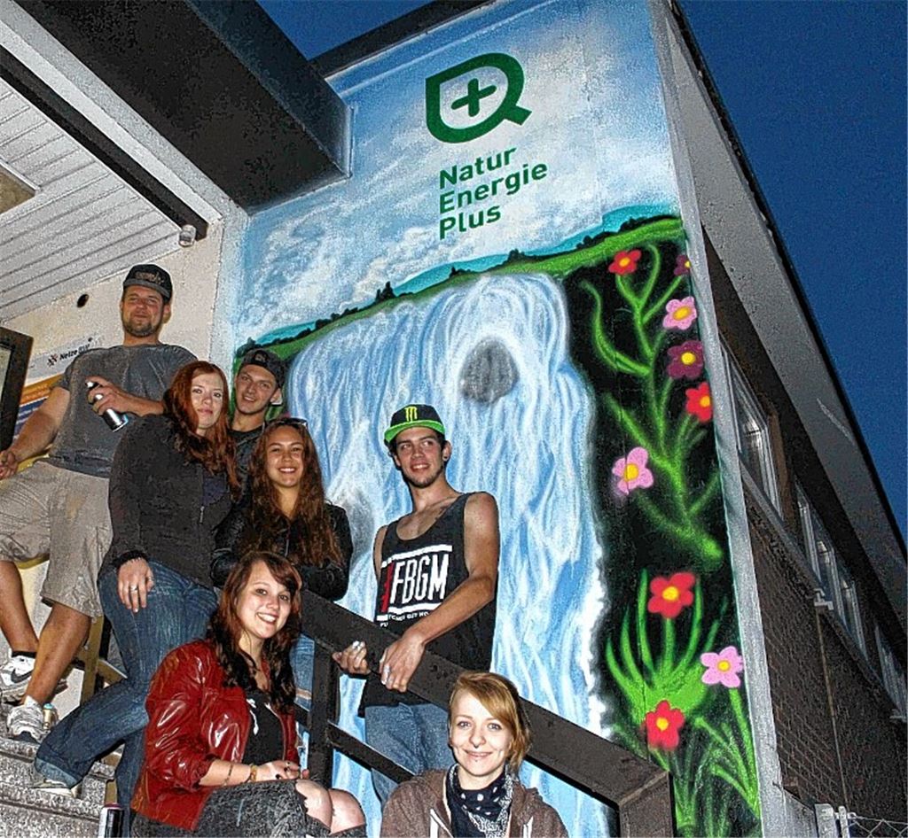 Die Graffiti-Künstler mit Workshop-Leiter und Profisprayer Maximilian Frank (li.). Foto: privat