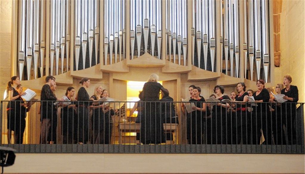 Die Grenzing-Orgel, gespielt von Erika Budday, ist neben dem Chor 4x4 eine der Hauptdarstellerinnen des Konzerts in der Klosterkirche.