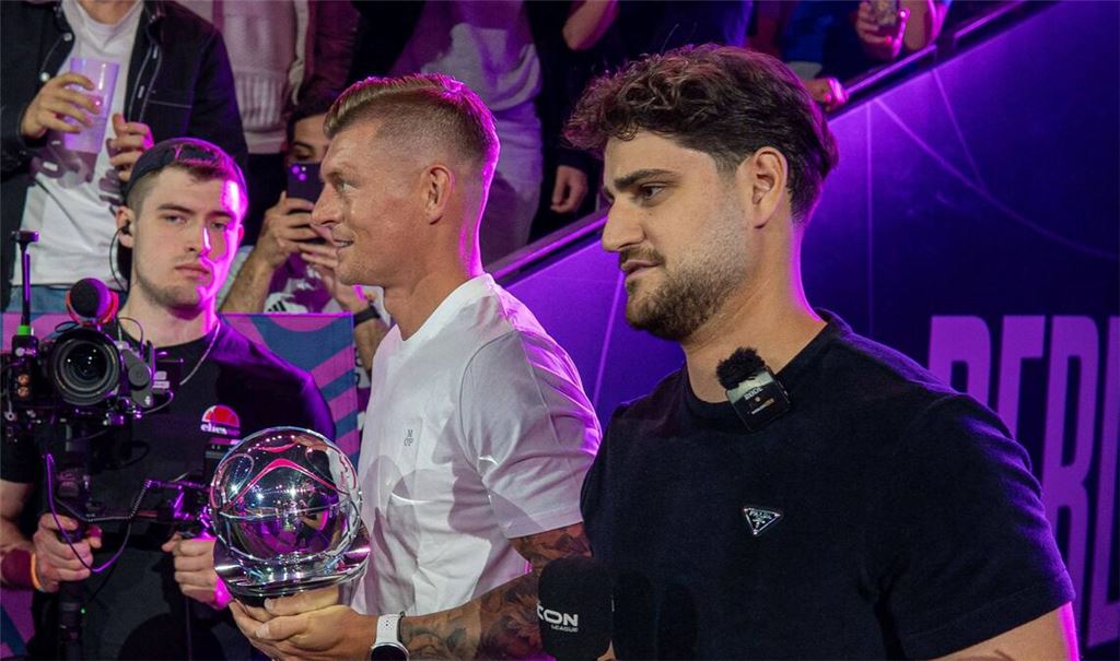 Die Gründer der Icon League: Toni Kroos und Elias Nerlich (rechts)