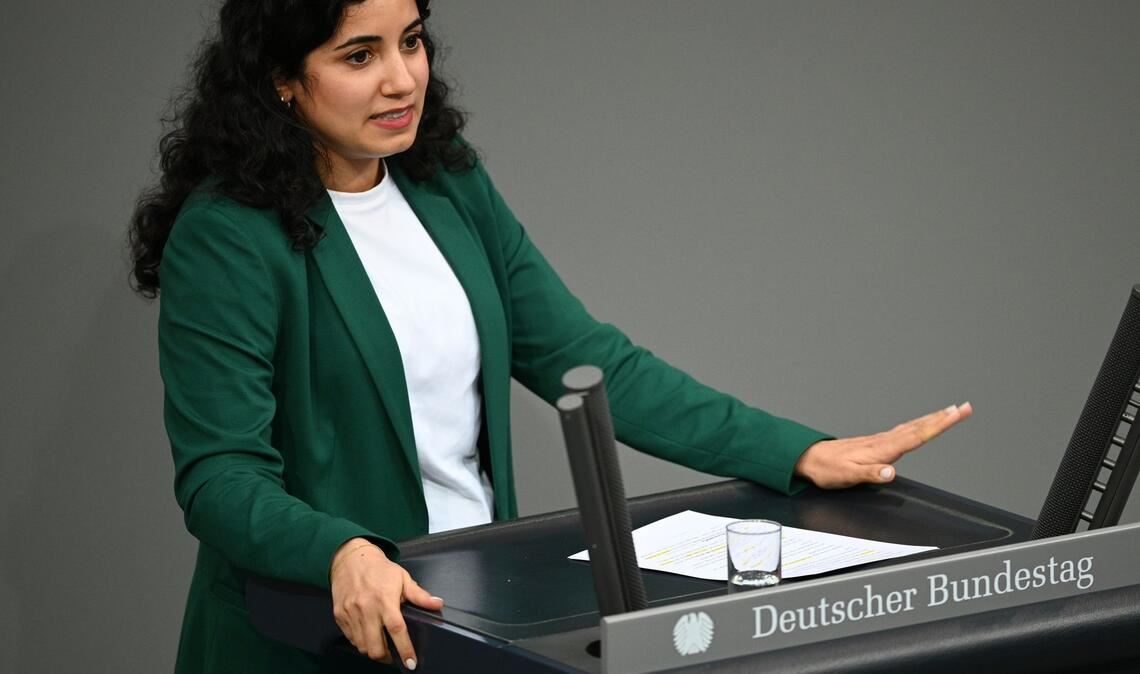 Die Grünen-Politikerin Misbah Khan sieht einen parteipolitischen Zusammenhang. (Archivbild)