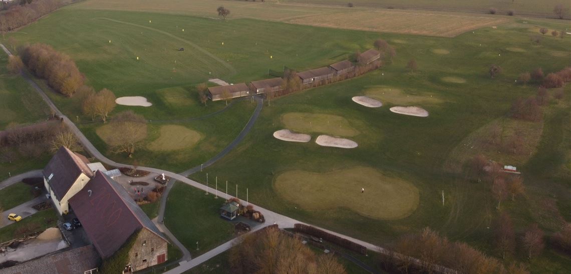 Die Grüns auf dem Golfplatz Karlshäuser Hof sind saniert worden. Foto: Schramm