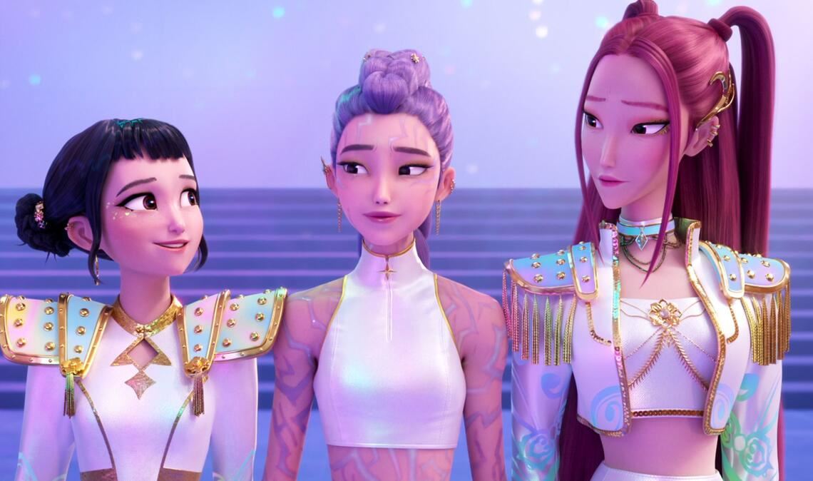 Die Gruppe besteht aus den drei Mitgliedern (von links nach rechts) Zoey, Rumi und Mira, die ein Doppelleben als Dämonenjägerinnen führen. (Netflix-Handout)