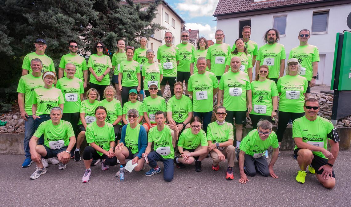 Die Gruppe der MT-Aktion Laufend fit in Kooperation mit der AOK Nordschwarzwald ...