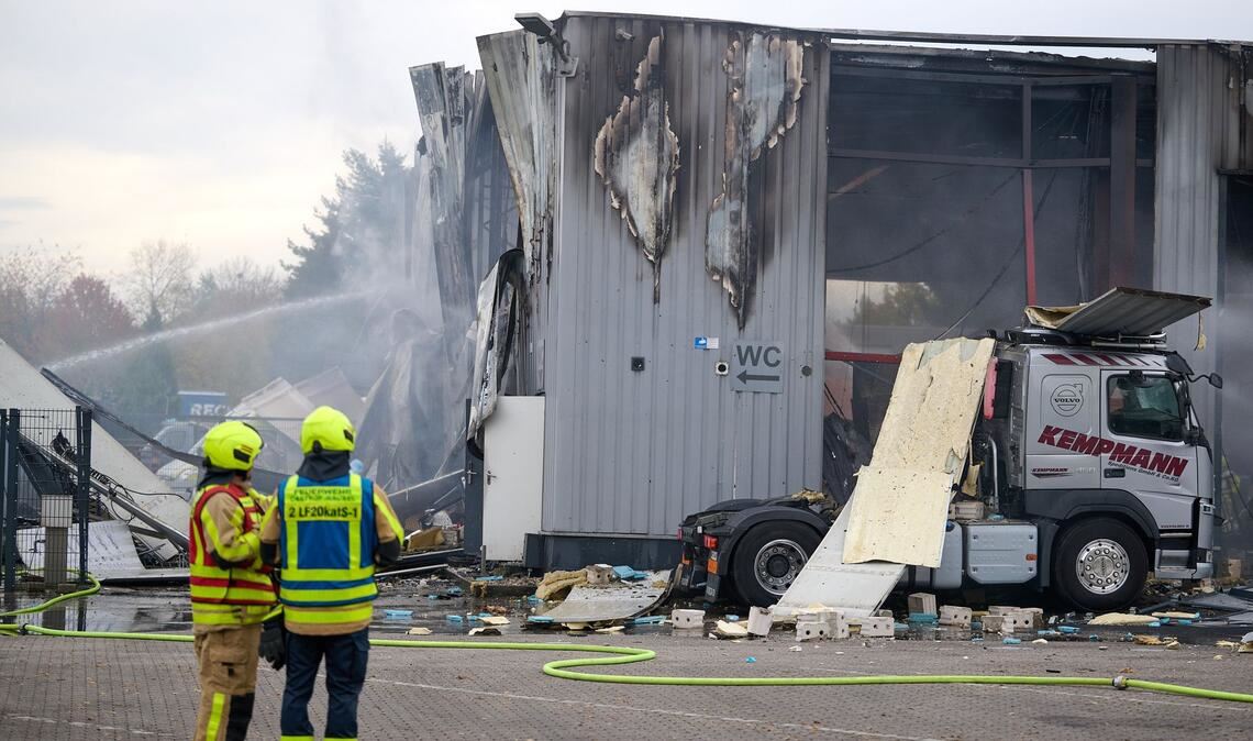 Die Halle wurde stark beschädigt.