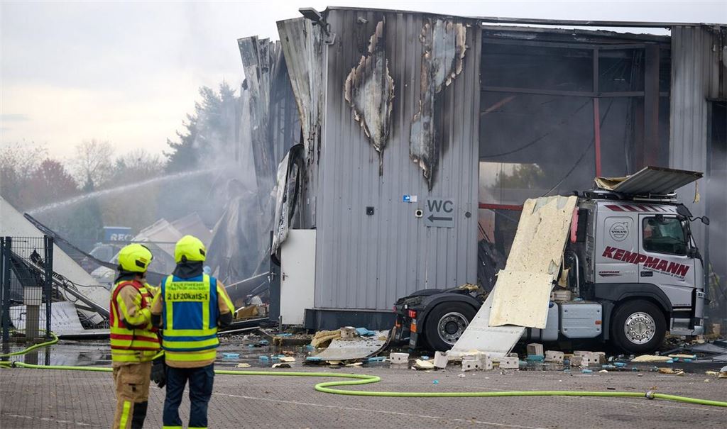 Die Halle wurde stark beschädigt.