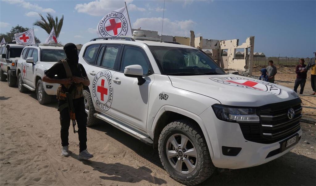 Die Hamas hat eine weitere Leiche an das Rote Kreuz übergeben, bei der es sich mutmaßlich um eine getötete Geisel handelt. (Archivbild)