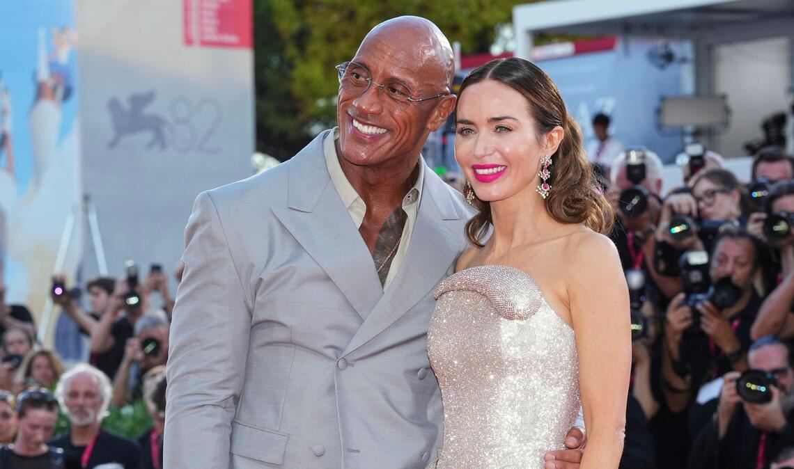 Dwayne Johnson weint - "Ob ich ein Softie bin? Ja!" Die Hauptdarsteller vor dem Festivalpalast am Lido.