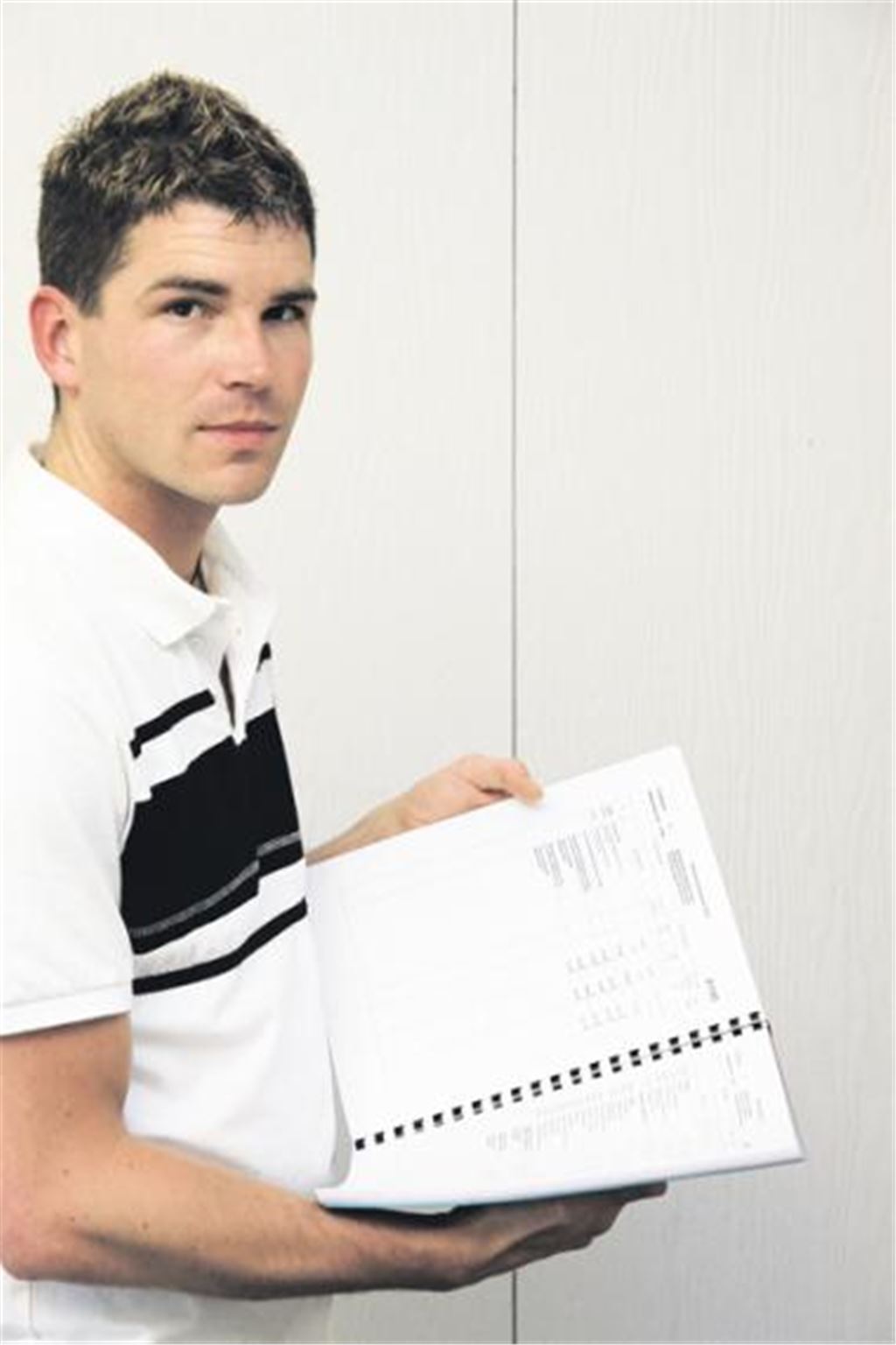 Die Haushaltspläne der Kommunen bereiten den Kämmerern wie Matthias Enz im Wiernsheimer Rathaus derzeit keine große Freude. In Zeiten der Krise überwiegen die Sorgen.
Foto: Franz