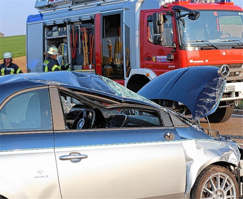 Fiat überschlägt sich auf der B10