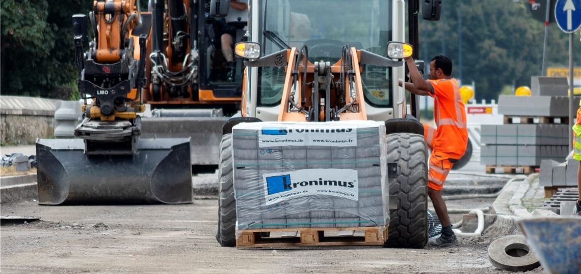 Sperrung in Dürrmenz: Geschäfte sind erreichbar Die Herrenwaagstraße in Dürrmenz ist derzeit eine Baustelle. Foto: Fotomoment