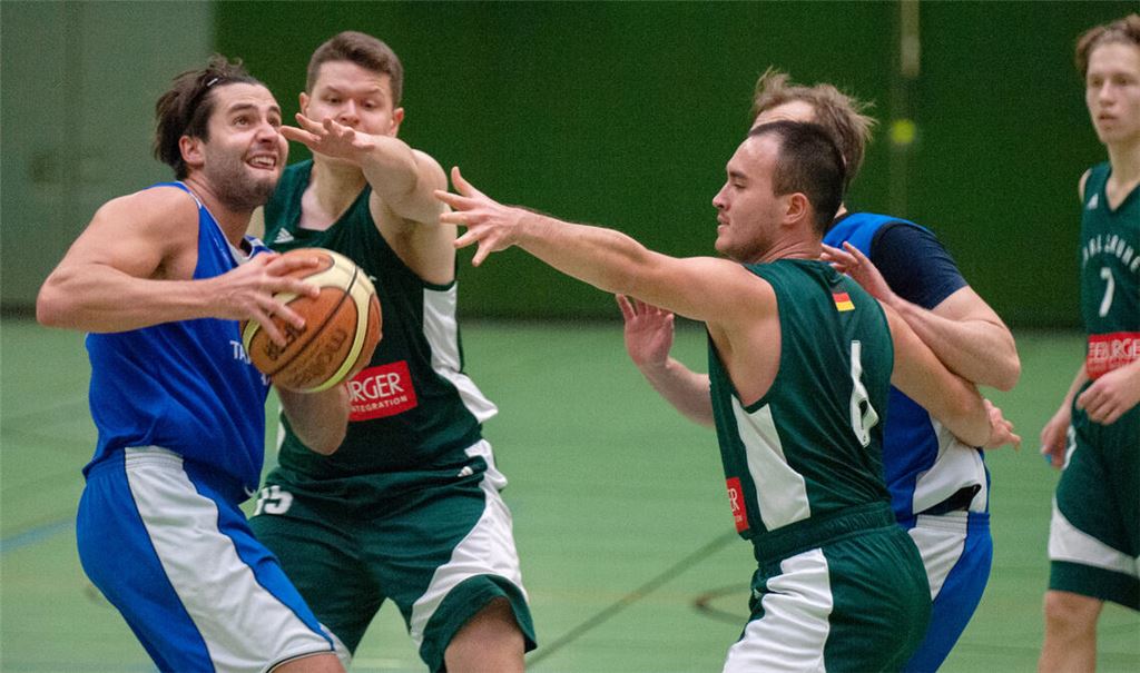 Die Hightowers des TV Mühlacker (in Blau) in der vergangenen Saison beim Landesliga-Spiel gegen das Team vom KIT SC Karlsruhe. Fotos: Fotomoment