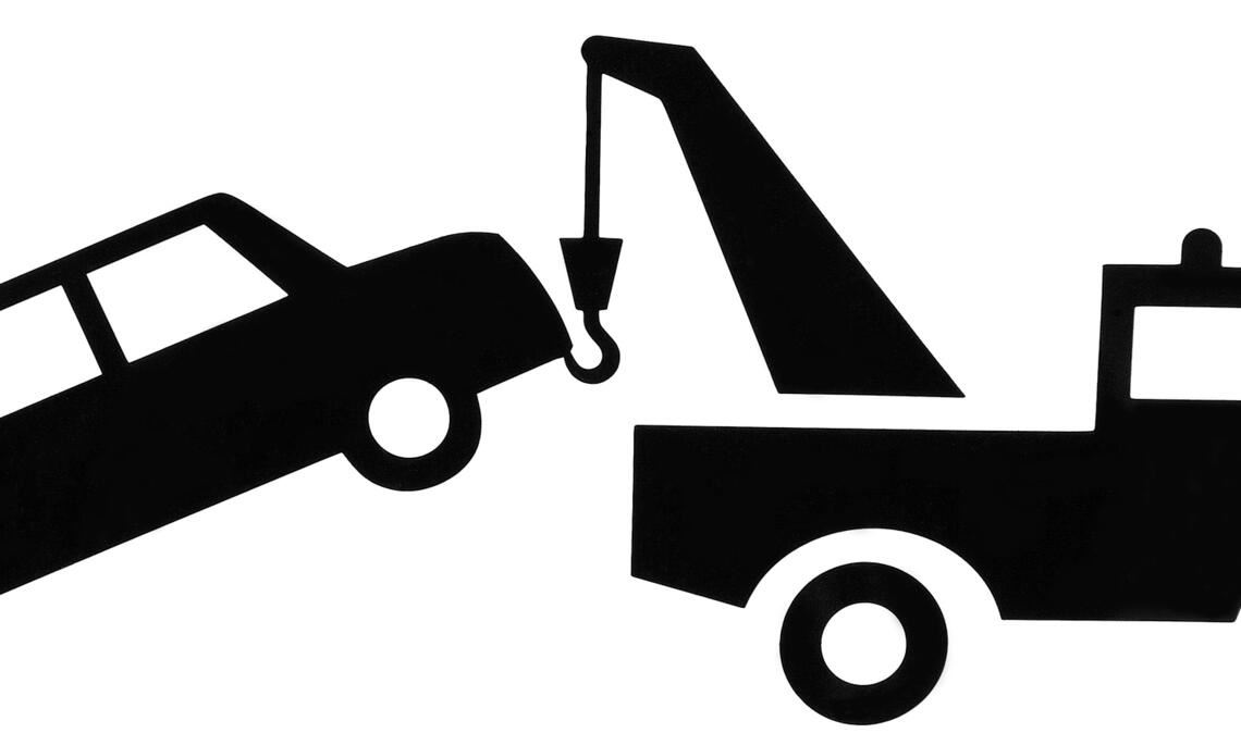 Die Hilfeleistung durch ein Abschleppunternehmen kann im Zweifelsfall auch zum juristischen Streitfall werden. Grafik: stock.adobe.com