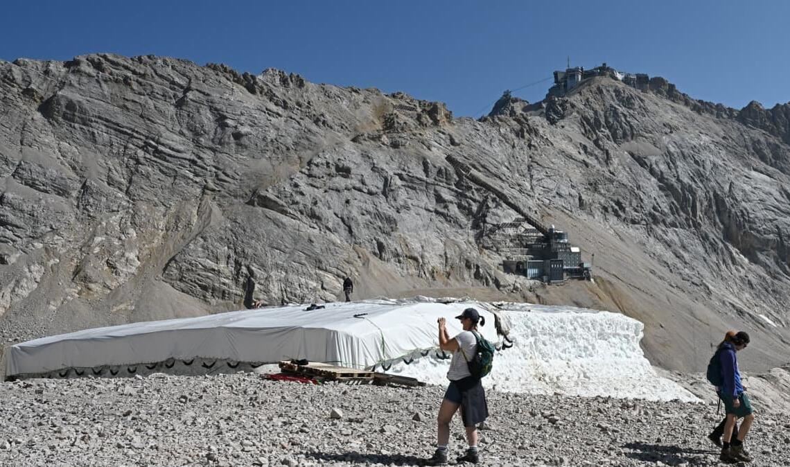 Die Hitze lässt Gletscher schrumpfen – das erhöht die Gefahren (Archiv).
