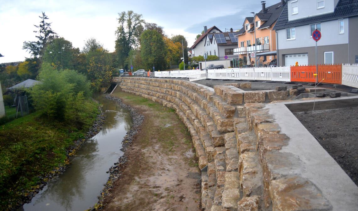 Gemeinde meistert mehrere Großprojekte gleichzeitig Die Hochwasserschutzmaßnahme entlang der Schmie könnte 2025 fertig werden. Foto: eld