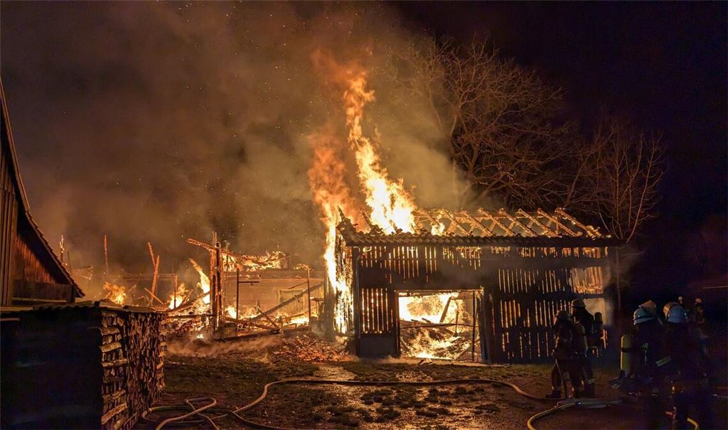 Die Holzkonstruktion wird ein Raub der Flammen. Fotos: privat