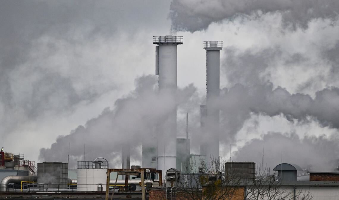Die Idee hinter dem Emissionshandelssystem: Wer mehr Treibhausgase ausstößt, braucht auch mehr Zertifikate. (Archivbild)
